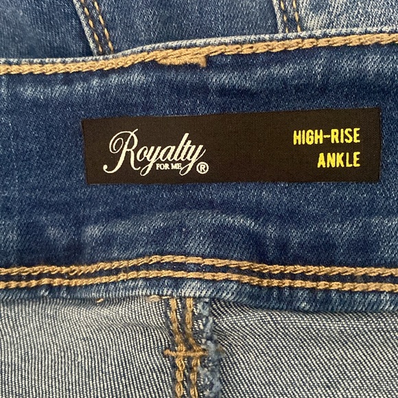 Royalty high/rise ankle denim jeans. Size 14 # 3430 - Picture 8 of 8